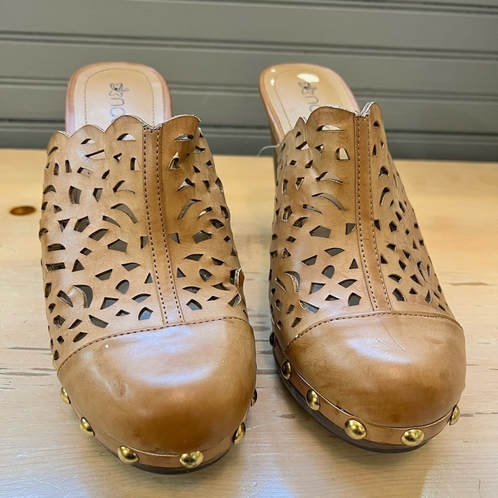 Nadara Brown Leather Clogs with Intricate Cut-Outs and Wooden Heel - Picture 2 of 11